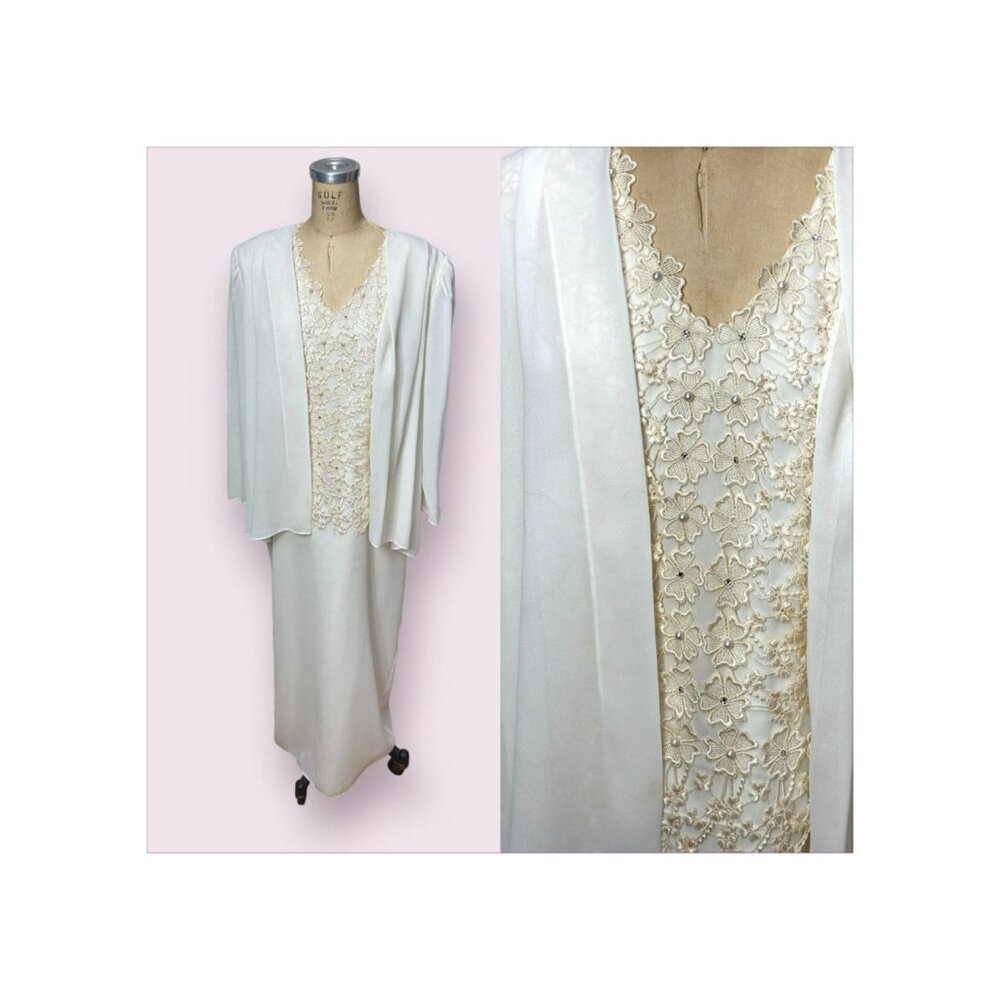 Vintage white formal dress with attached cape and crocheted lace Plus Size